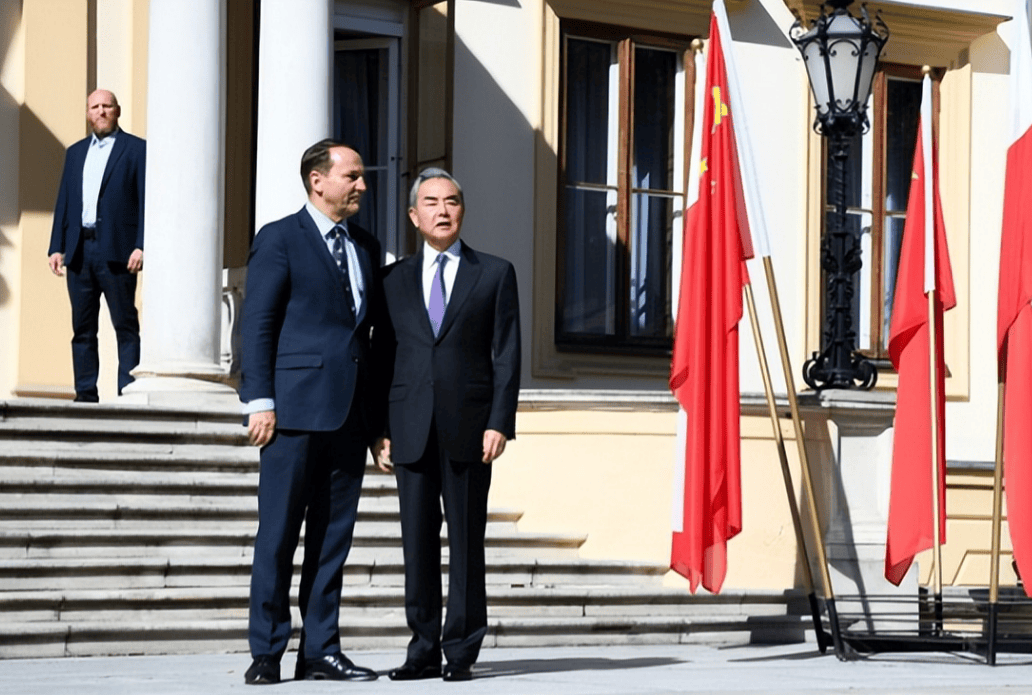 中欧班列被叫停<strong></p>
<p>黄河旋风股票</strong>，中方果断启用“备用方案”，波兰竹篮打水一场空
