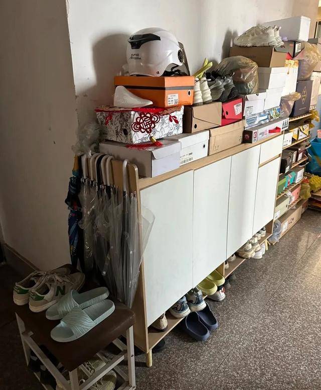 物业“不让门口放鞋子”<strong></p>
<p>北京银行股票</strong>，门口放鞋柜违法吗？