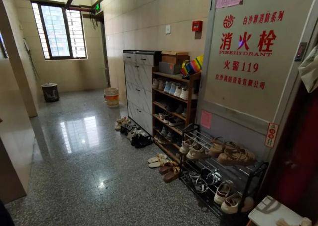 物业“不让门口放鞋子”<strong></p>
<p>北京银行股票</strong>，门口放鞋柜违法吗？