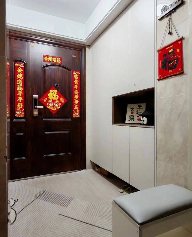 物业“不让门口放鞋子”<strong></p>
<p>北京银行股票</strong>，门口放鞋柜违法吗？