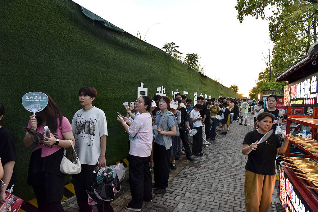 景德镇派专班接“鸡排哥”流量<strong></p>
<p>北京银行股票</strong>，很难有什么新故事