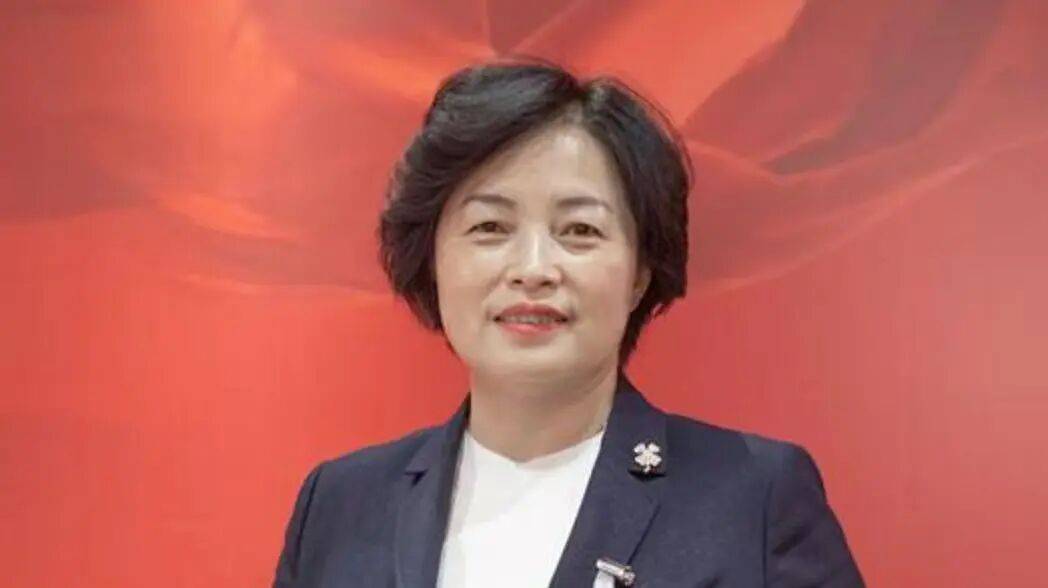 崔国静<strong></p>
<p>北京银行股票</strong>，多次收受下属、老板送的现金、消费卡、名牌女包、化妆品、保健品、高档白酒