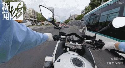 事发上海晚高峰！汹涌车流中<strong></p>
<p>云内动力股票</strong>，一男子绝望跳车，直奔民警而去……