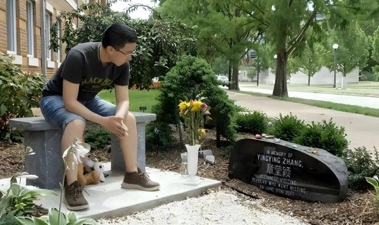 章莹颖男友国庆探望章父并协助直播<strong></p>
<p>万科a股票</strong>,网友劝其早点结婚,本人回应