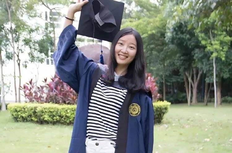 章莹颖男友国庆探望章父并协助直播<strong></p>
<p>万科a股票</strong>,网友劝其早点结婚,本人回应