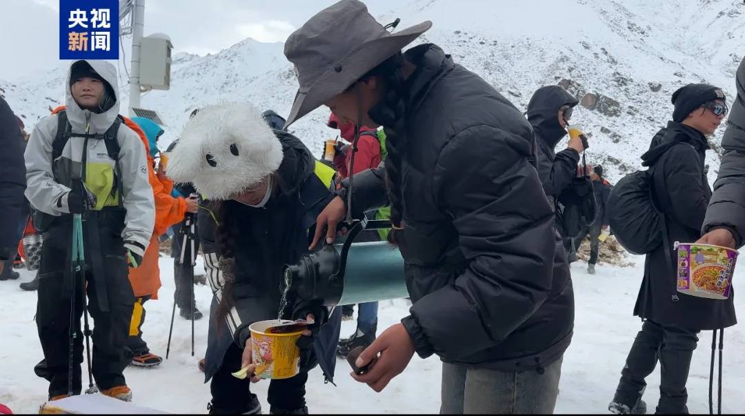 珠峰景区游客被困最新进展：已有350名游客获救<strong></p>
<p>中油资本股票</strong>，其余200多名游客已全部取得联系