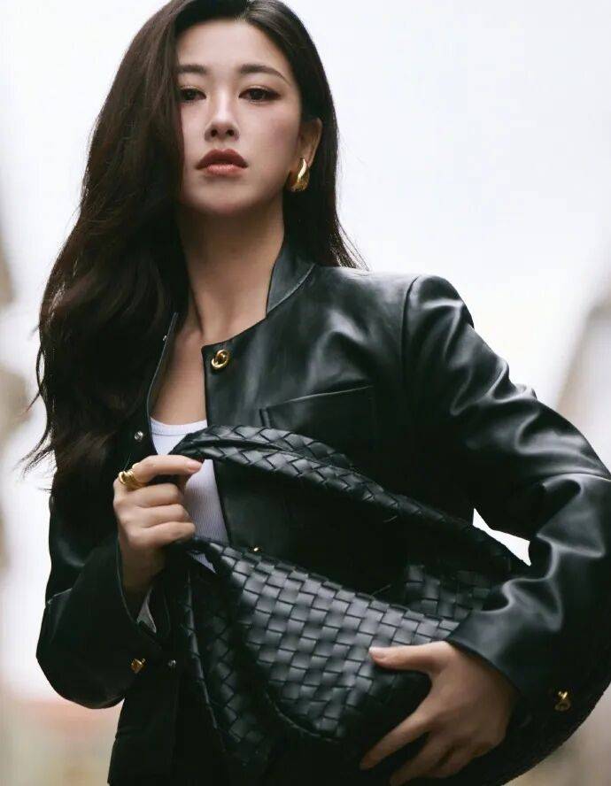 时装周上的女明星<strong></p>
<p>中油资本股票</strong>，秋冬氛围感一键封顶！