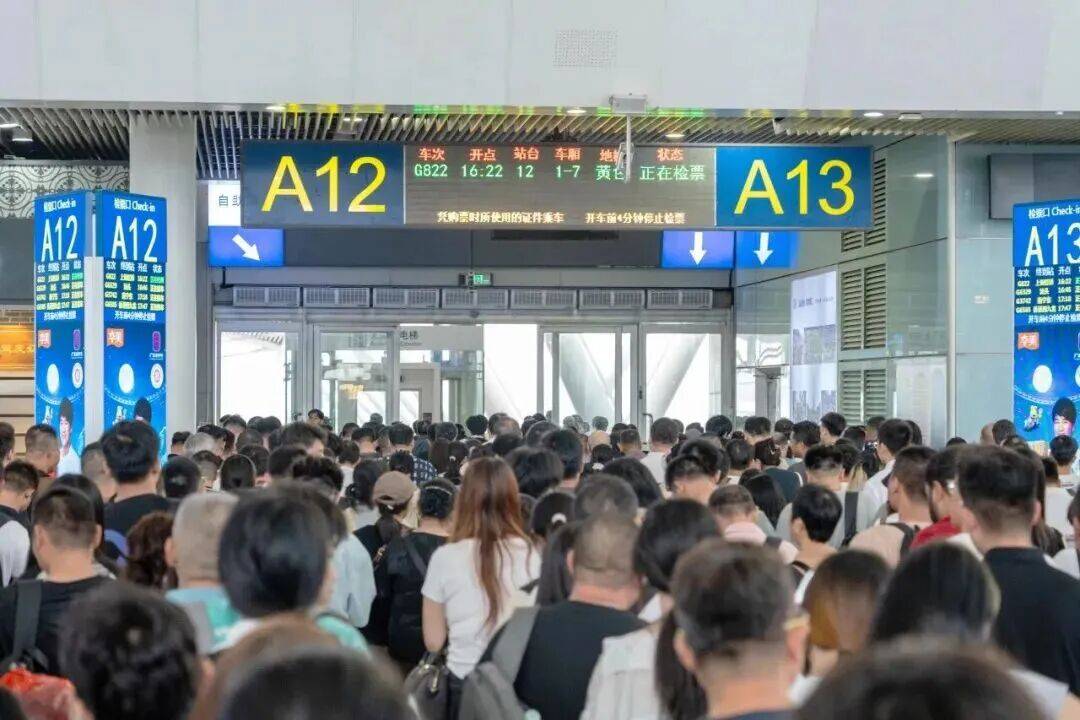 深圳北站凌晨返深被刷爆<strong></p>
<p>法拉第未来股票</strong>！附近叫车超200人？别慌！公交地铁加班护送