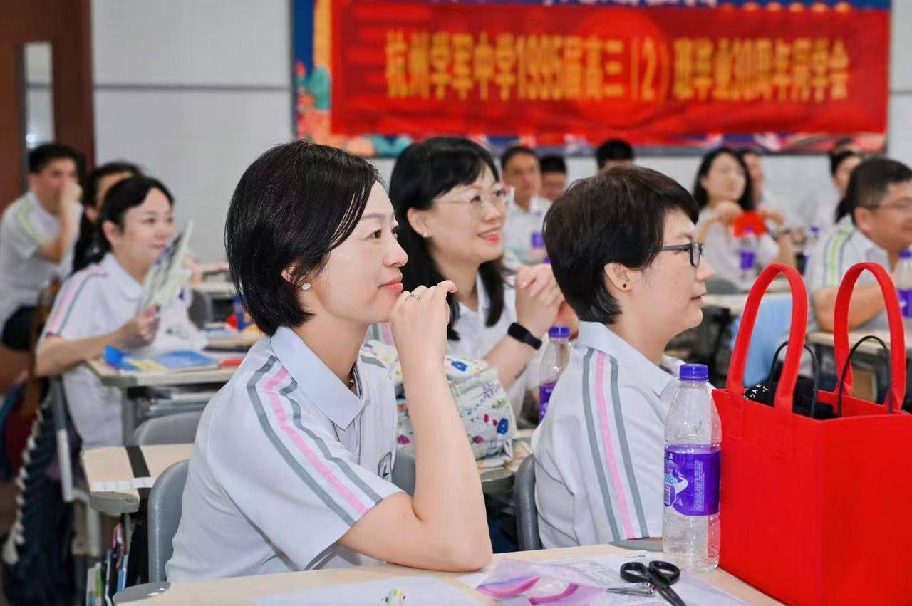 那个让老师骄傲的“调皮”班级！30年同学聚会<strong></p>
<p>格力地产股票</strong>，还伴有一封来自贵州的感谢信