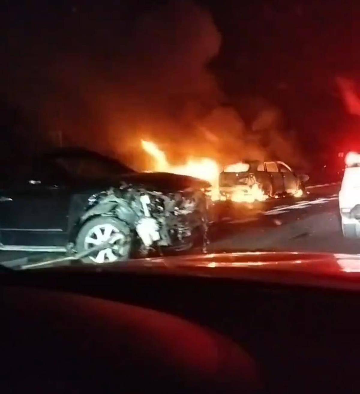 深南高速一车祸致2死3伤<strong></p>
<p>格力地产股票</strong>，一位目击者称车上有甩棍没有当场施救，事后得知两人死亡他“觉得好惭愧”