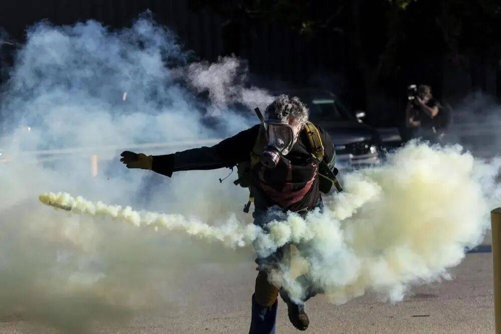 美国内战，这次好像不假！