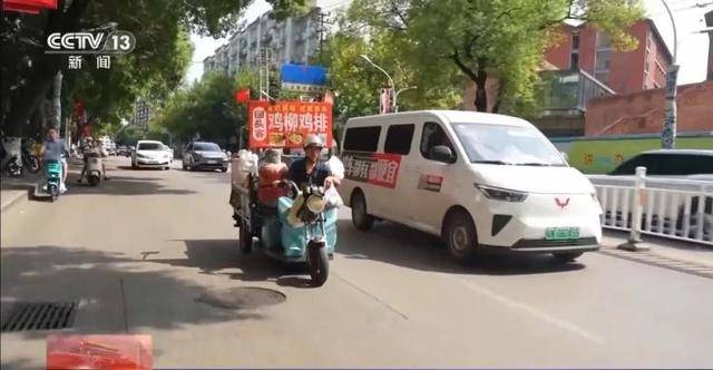 鸡排哥上央视了<strong></p>
<p>王府井股票</strong>，又爆金句：要想抓住胃，先得抓住心