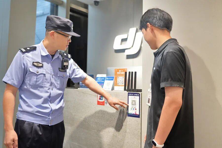 突然群发<strong></p>
<p>王府井股票</strong>！大批上海市民收到警方短信！全市爆火网红已被锁定...有爸爸因孩子违规被罚款