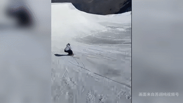 苏翊鸣完成世界首个单板坡障“背靠背”1980度空翻动作