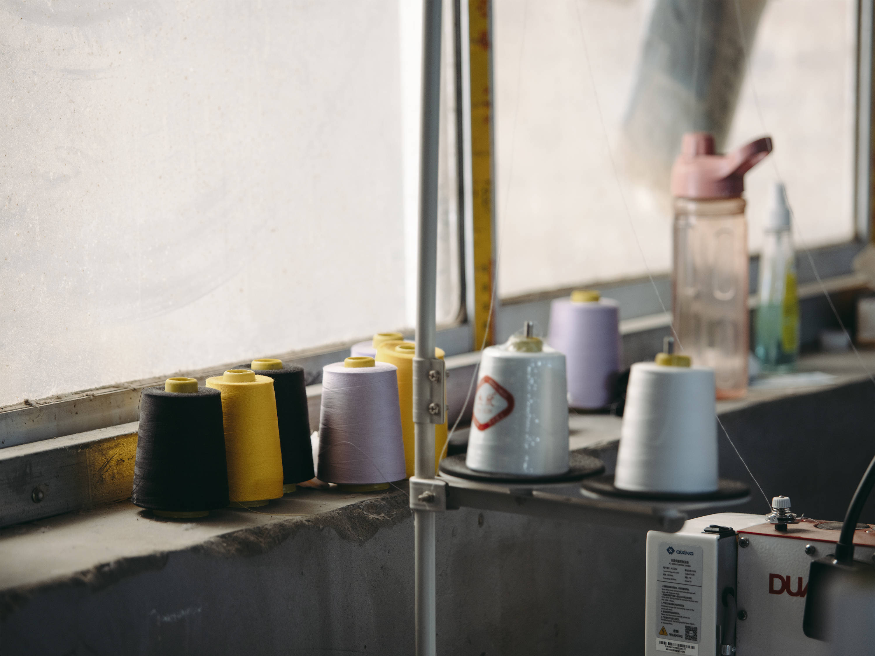 农村宝妈为潮牌玩偶做衣服 月还2千房贷