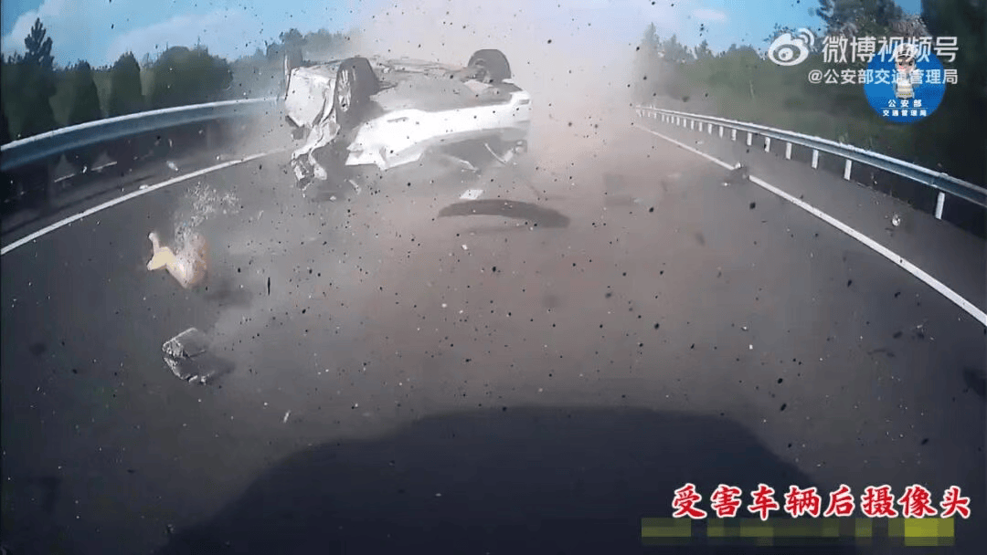 “我撒谎天打雷劈！”男子高速突然强行变道致翻车<strong></p>
<p>福耀玻璃股票</strong>，反诬赖对方