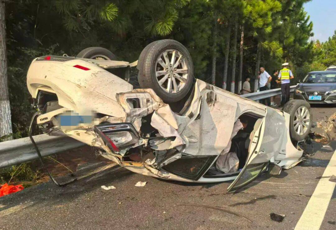 “我撒谎天打雷劈！”男子高速突然强行变道致翻车<strong></p>
<p>福耀玻璃股票</strong>，反诬赖对方