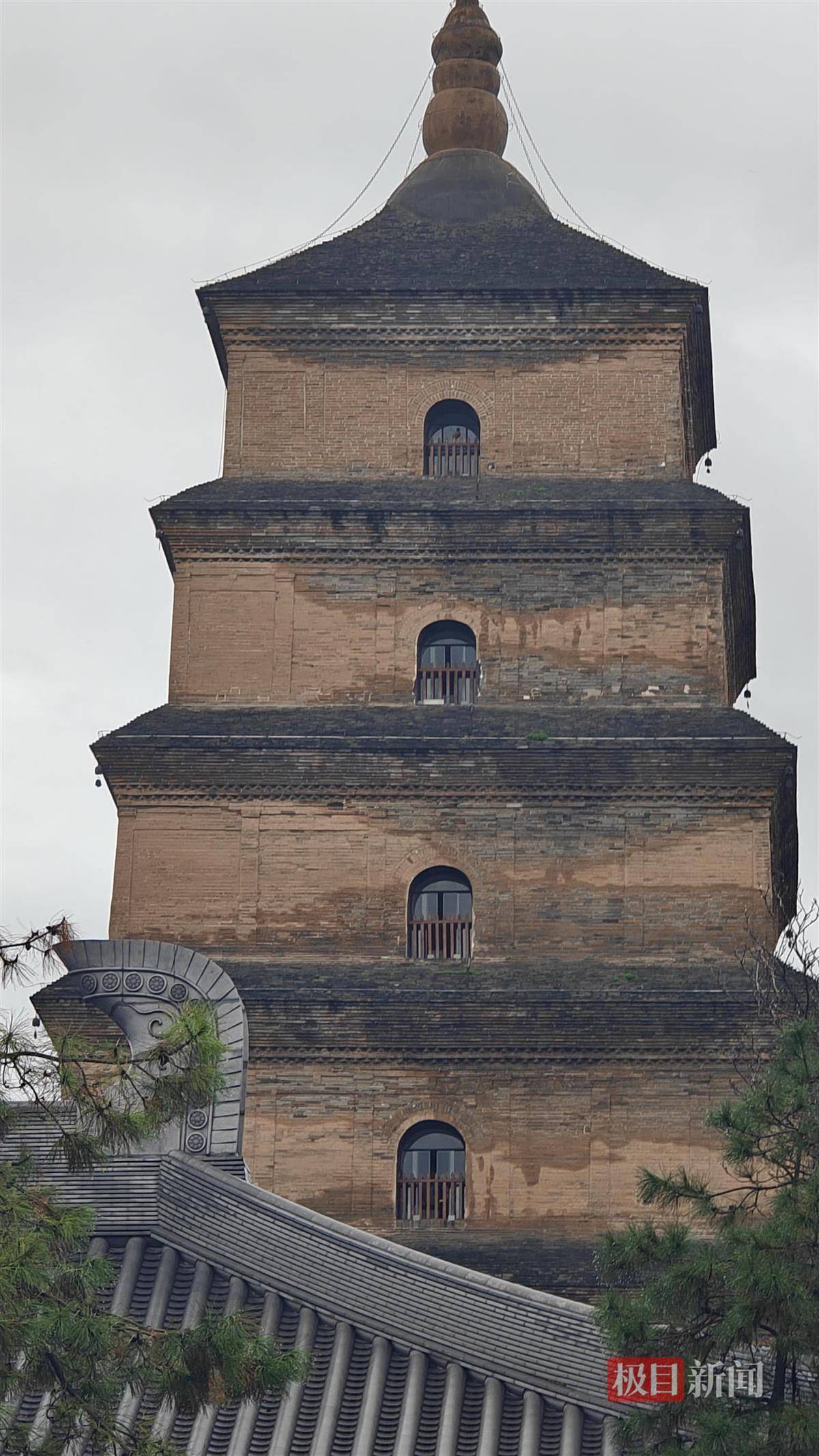 西安连续一个多月降雨遍地长蘑菇<strong></p>
<p>宁波银行股票</strong>，大雁塔受潮，城墙布满青苔，气象局解释成因