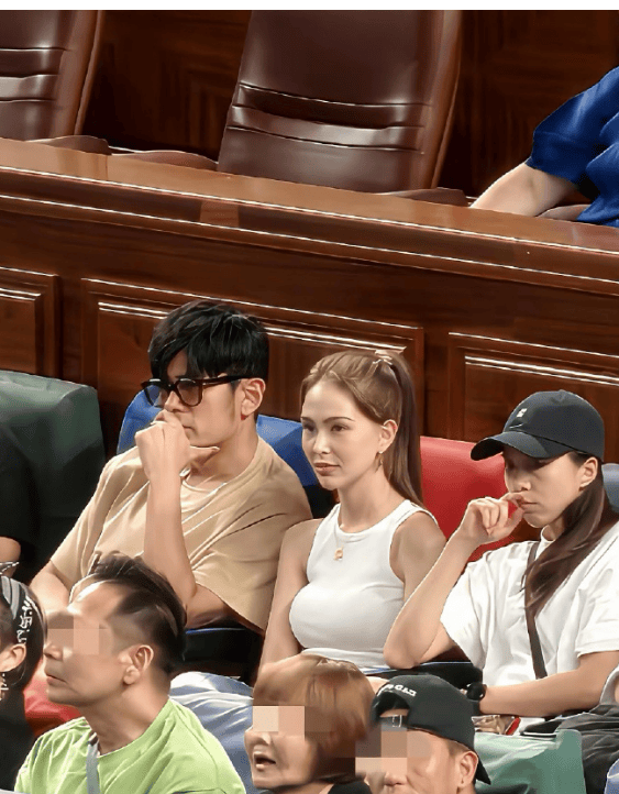 考古|昆凌现身暴瘦变化大！7年剖腹产下3娃<strong></p>
<p>宁波银行股票</strong>，从“打工妹”到“天王嫂”，她的辛苦谁懂