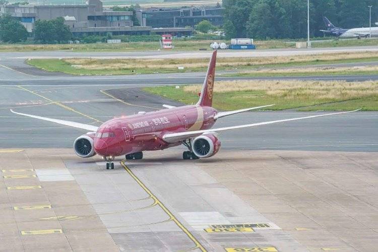 安全员捡走旅客落在飞机上的手机<strong></p>
<p>宁波银行股票</strong>，吉祥航空：已解聘该员工