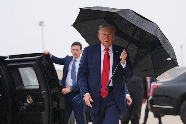 美贸易代表:对中方反击感到意外<strong></p>
<p>宁波银行股票</strong>,想打电话被拒了