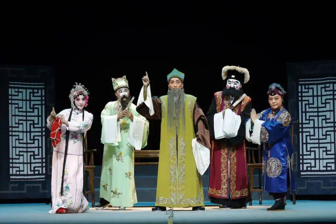 展现云南传统戏曲魅力<strong></p>
<p>金安国纪股票</strong>！玉溪作品《先生好茶》亮相全国舞台