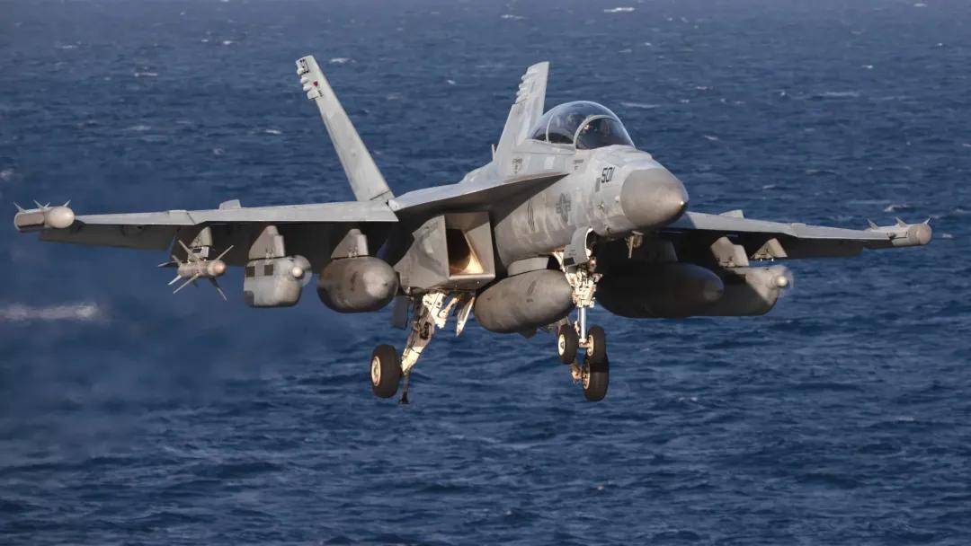 央视官宣：歼-16可挂载副油箱<strong></p>
<p>金安国纪股票</strong>！网友：航程加到7000公里有必要？