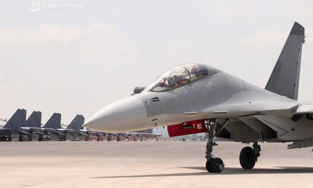 央视官宣：歼-16可挂载副油箱<strong></p>
<p>金安国纪股票</strong>！网友：航程加到7000公里有必要？