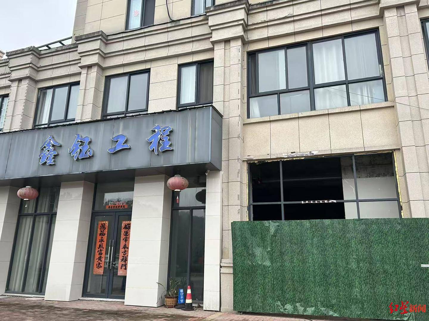 探访“业主私挖近300平方米地下室”现场：被挖区域已回填至地面<strong></p>
<p>金安国纪股票</strong>，涉案业主担任多家公司高管