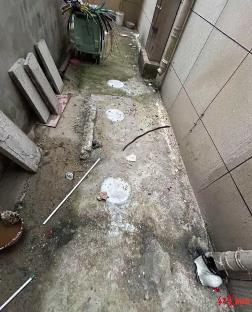 探访“业主私挖近300平方米地下室”现场：被挖区域已回填至地面<strong></p>
<p>金安国纪股票</strong>，涉案业主担任多家公司高管