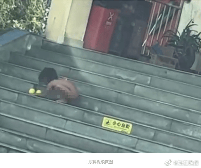 多方回应四川一高速服务区现“野人小孩”:有监护人陪伴<strong></p>
<p>华友钴业股票</strong>,大山里长大的,从小就这样教育,没有违法犯罪情况