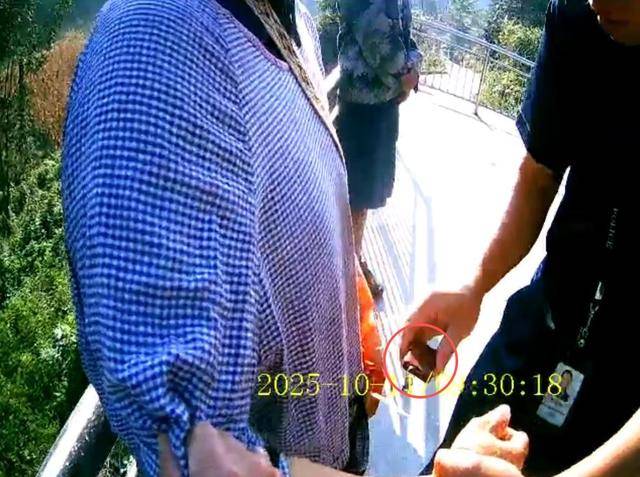 100斤玉米上秤秒变60斤？贵州一村民遭“鬼秤”骗粮！民警出手<strong></p>
<p>华友钴业股票</strong>，5人被拘