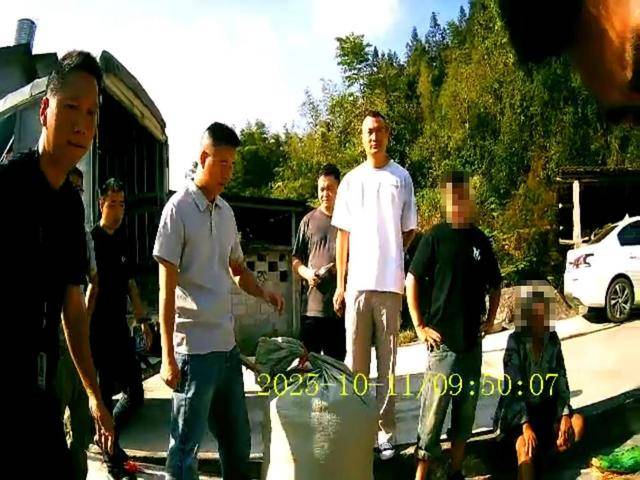 100斤玉米上秤秒变60斤？贵州一村民遭“鬼秤”骗粮！民警出手<strong></p>
<p>华友钴业股票</strong>，5人被拘