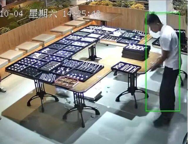 苏州一20岁店员不小心摔碎一盒玉镯损失百万<strong></p>
<p>华友钴业股票</strong>，老板未要赔偿安慰小伙别有压力