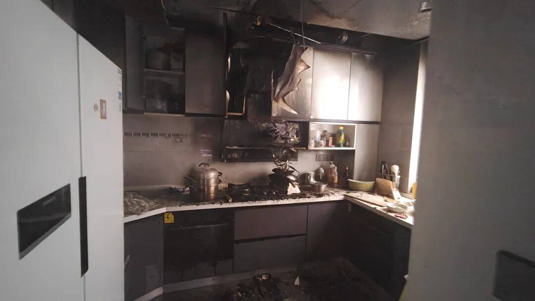 以案为鉴 | 家中起火前<strong></p>
<p>华友钴业股票</strong>，他们都曾接到一通电话……