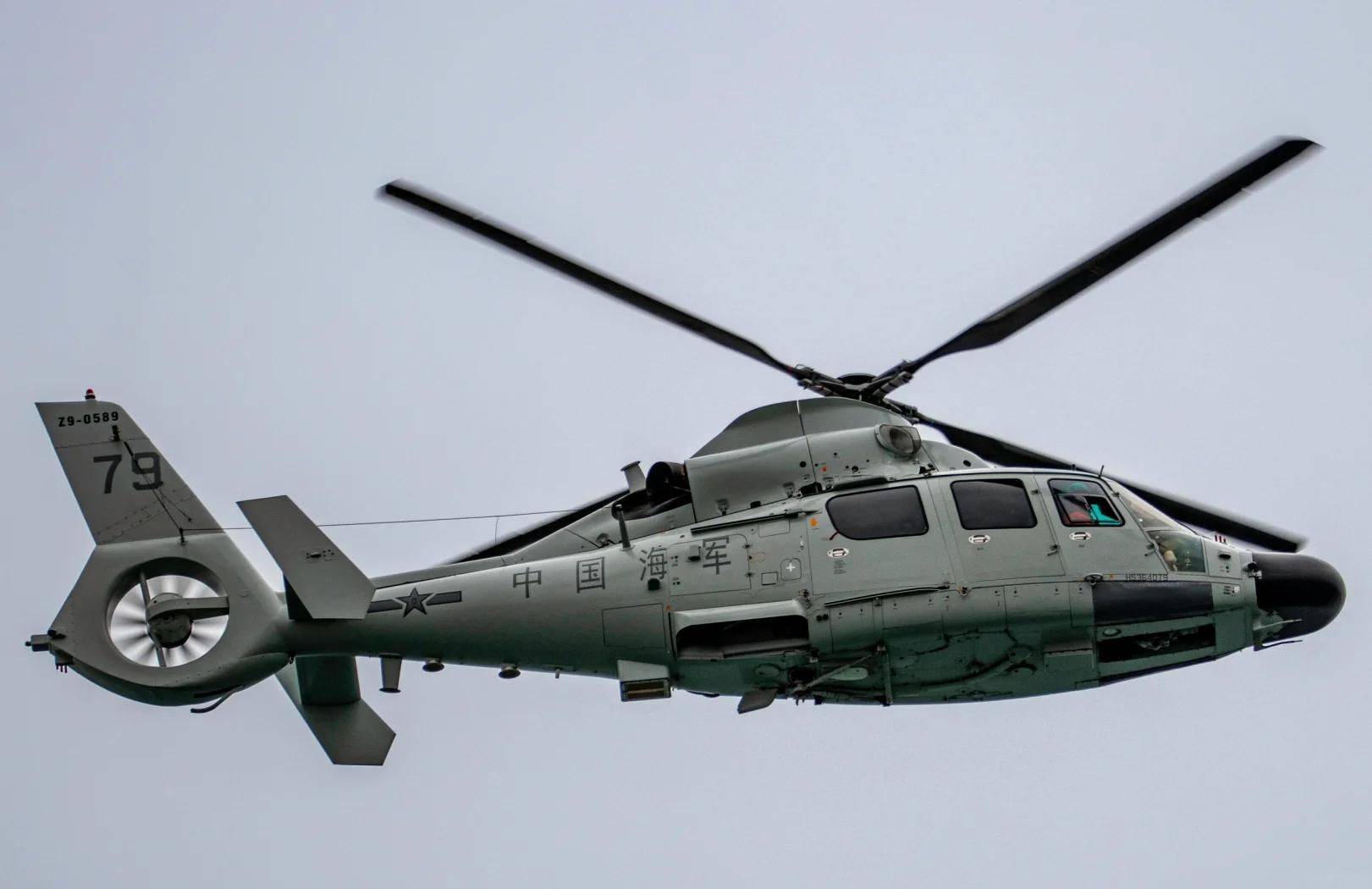 菲律宾护卫舰直奔南沙搞事<strong></p>
<p>华友钴业股票</strong>，却突然发现黄岩岛上出现了高脚屋