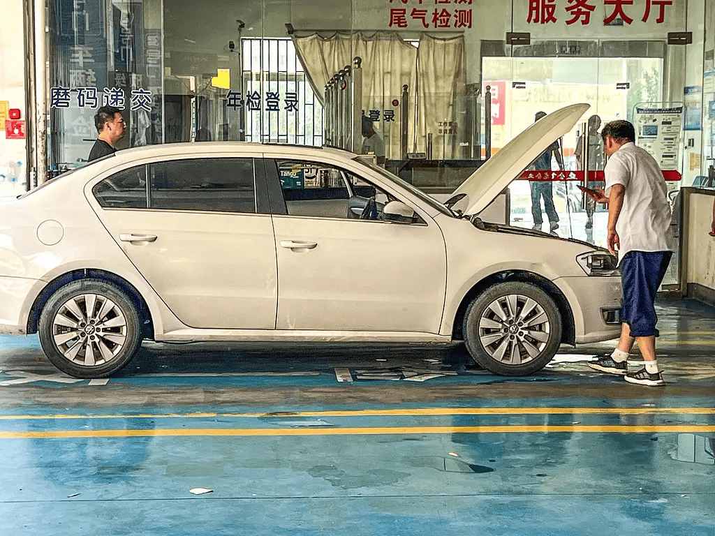 700万兰博基尼疑遭暴力年检<strong></p>
<p>赛为智能股票</strong>，汽车年检该取消吗