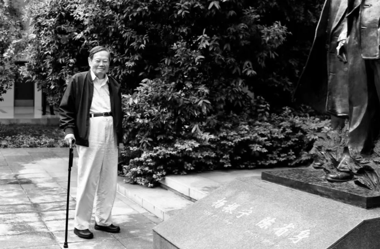 杨振宁为什么连续32年担任东莞理工学院名誉校长<strong></p>
<p>网易股票</strong>？