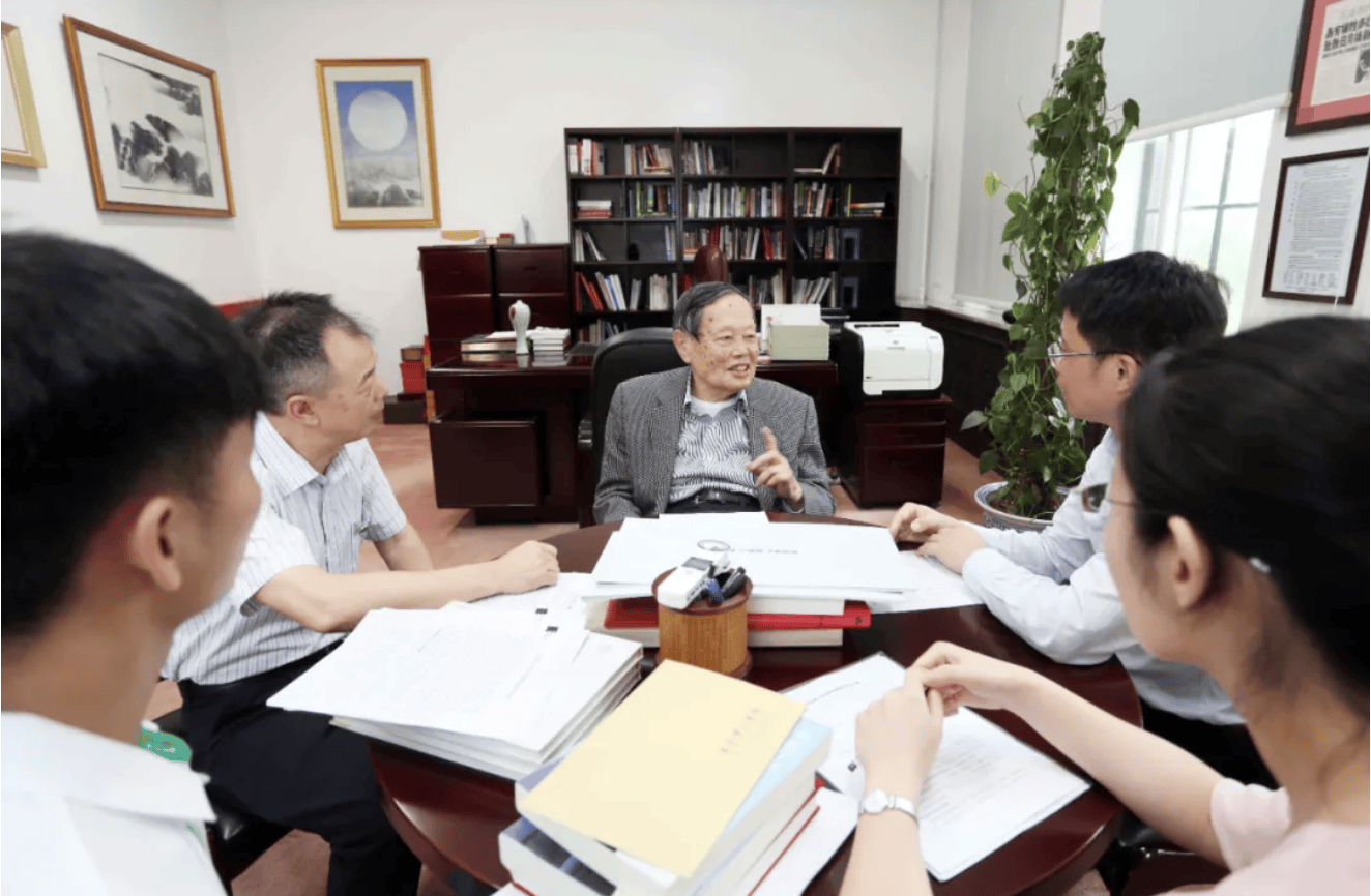 杨振宁为什么连续32年担任东莞理工学院名誉校长<strong></p>
<p>网易股票</strong>？