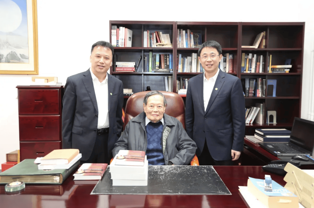 杨振宁为什么连续32年担任东莞理工学院名誉校长<strong></p>
<p>网易股票</strong>？