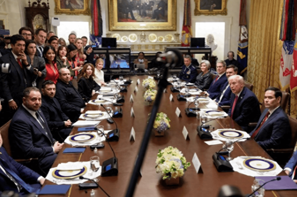 与泽连斯基大吵一架后<strong></p>
<p>贝因美股票</strong>，特朗普画了条线：俄乌都别争，按我说的停火