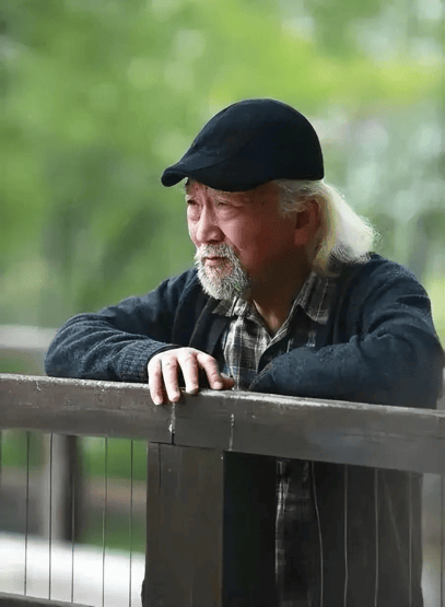 考古｜曝78岁李保田近况！找人维修窗户喝10元桶装水<strong></p>
<p>贝因美股票</strong>，生活超朴素！