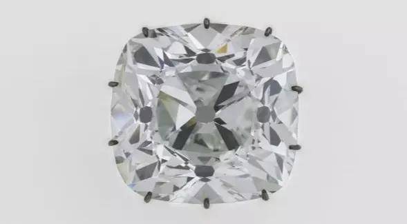 卢浮宫被盗的珠宝中<strong></p>
<p>贝因美股票</strong>，有拿破仑送给妻子的爱情信物