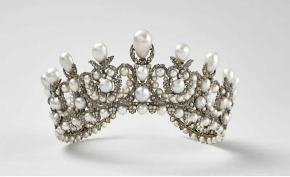 卢浮宫被盗的珠宝中<strong></p>
<p>贝因美股票</strong>，有拿破仑送给妻子的爱情信物