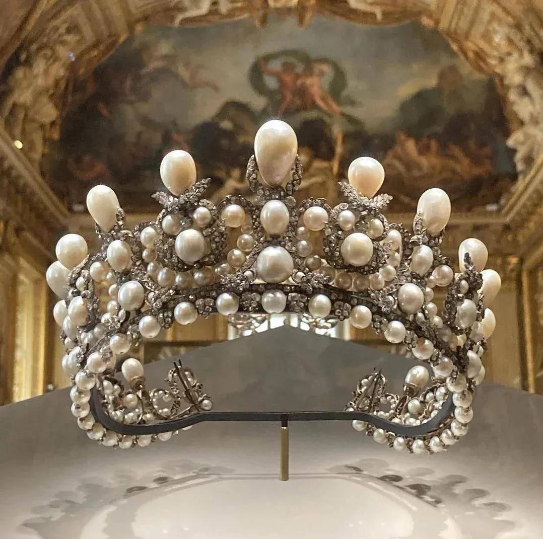 卢浮宫被盗的珠宝中<strong></p>
<p>贝因美股票</strong>，有拿破仑送给妻子的爱情信物