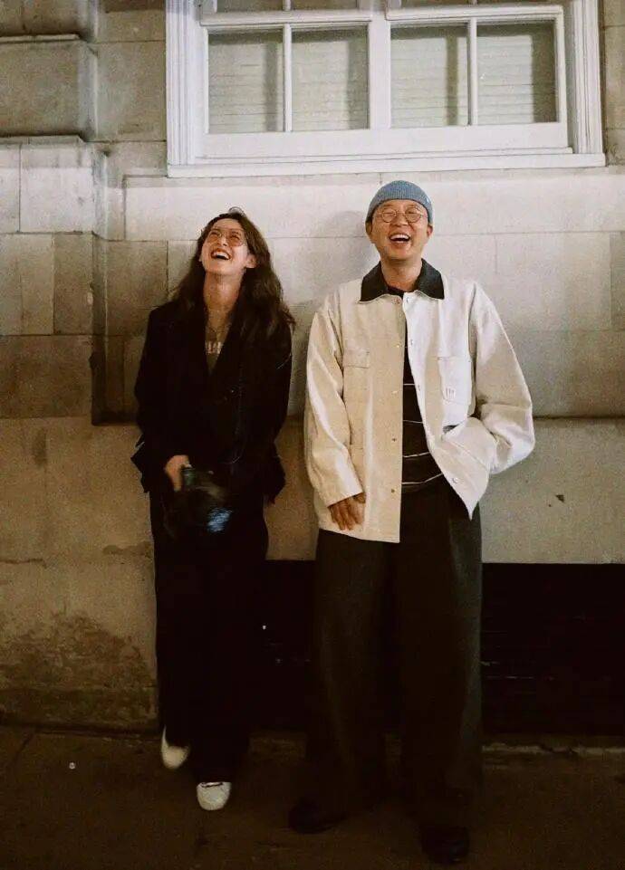 杜海涛章泽天伦敦看展合影<strong></p>
<p>股票指数</strong>，网友直呼神奇：没想到他俩还认识