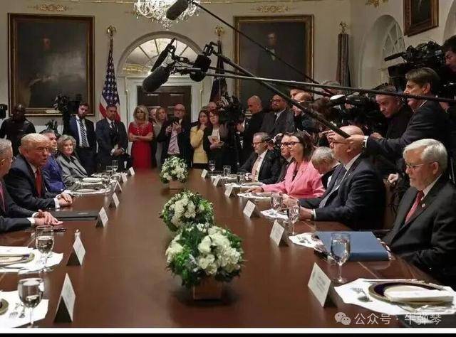 他被特朗普当众羞辱<strong></p>
<p>海澜之家股票</strong>，全场都在哄笑