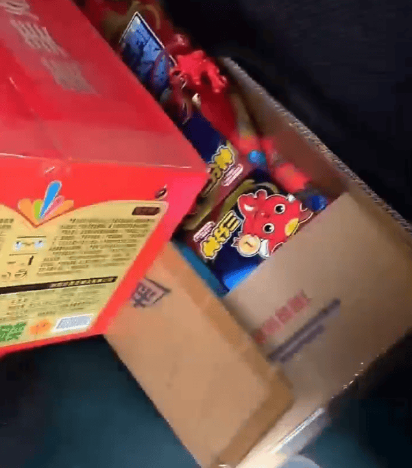 密密麻麻堆满！两亲家为给子女婚礼“添彩”<strong></p>
<p>海澜之家股票</strong>，竟把私家车变成移动“火药库”