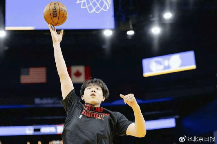 杨瀚森迎NBA常规赛首秀<strong></p>
<p>海澜之家股票</strong>，两罚全中拿到个人NBA生涯首分；此前出场时播音字幕都是中文