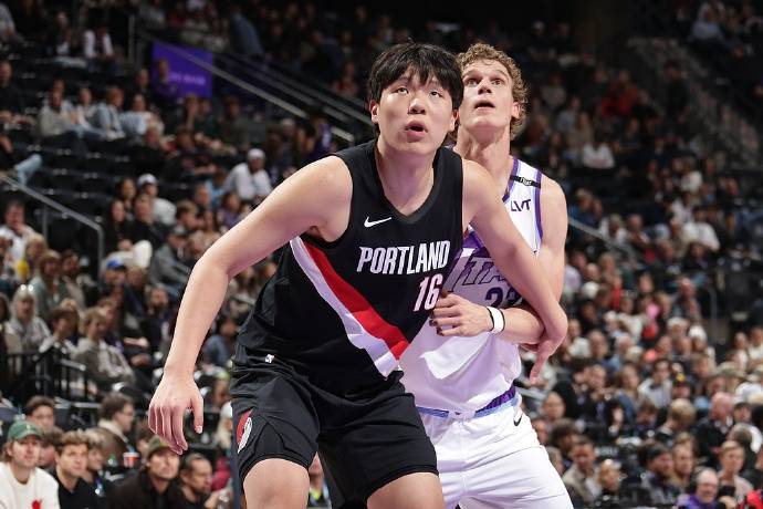 杨瀚森迎NBA常规赛首秀<strong></p>
<p>海澜之家股票</strong>，两罚全中拿到个人NBA生涯首分；此前出场时播音字幕都是中文